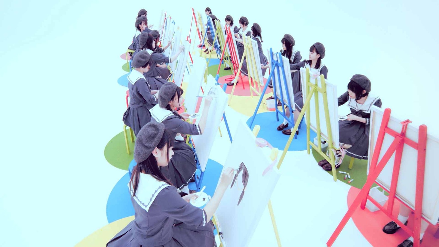 AKB48 U-19選抜2018「おはようから始まる世界」ミュージックビデオのワンシーン。