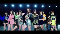 AKB48 PRODUCE48選抜「わかりやすくてごめん」ミュージックビデオのワンシーン。