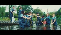 AKB48 池の水選抜「池の水を抜きたい」ミュージックビデオのワンシーン。