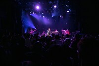 「新津由衣LIVE『Ethereal Pop 2018～ワンダープラネット～』」の様子。（撮影：鈴木千佳）