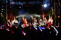 ときめき▽宣伝部「日にち外れのときめき▽ハロウィンライブ」第2部「ビター編」の様子。（写真提供：エイベックス）