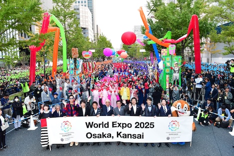 「御堂筋オータムパーティー2018 御堂筋ランウェイ」グランドフィナーレの様子。