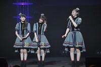 小林歌穂ならぬ「ミセス・ポール・ぽー」（右端）によるトークコーナー「ぽーズ・バー」の様子。