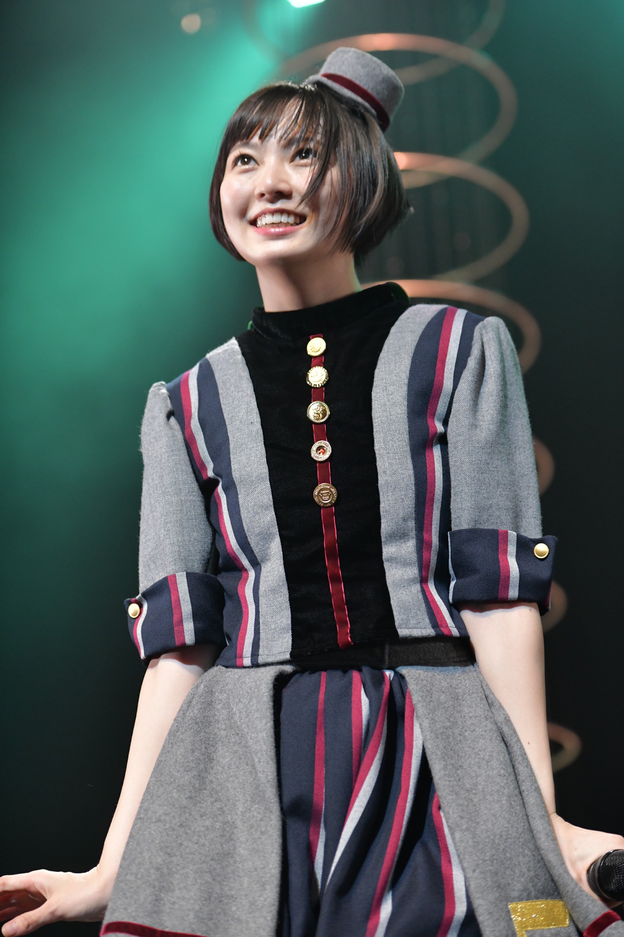 安本彩花
