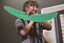 1人だけ楽器ではなくキュウリを演奏した中山莉子。