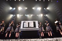 初日セットリストの解説をするエビ中。