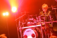 JIN（Dr）（撮影：コザイリサ）