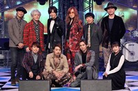 KinKi Kidsと堂本ブラザーズバンド。前列左から西川貴教、堂本剛（KinKi Kids）、堂本光一（KinKi Kids）、高橋みなみ、後列左から屋敷豪太、浅倉大介、DAIGO、高見沢俊彦、堂島孝平、吉田建。 (c)フジテレビ