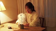 衛藤美彩の個人PV「コーヒーカップ物語」予告編のワンシーン。