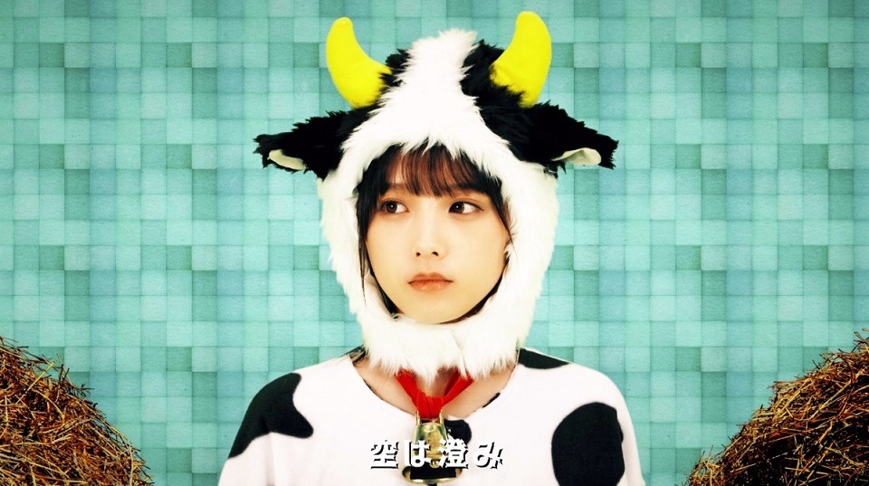 与田祐希の個人PV「ピクニック」予告編のワンシーン。