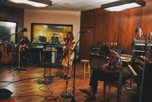 アメリカ・ロサンゼルスでレコーディングするGLIM SPANKY。