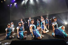 「Fragile Stars」を披露する3B junior。（撮影：笹森健一）