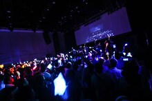 「Stardust Fantasia」を披露する3B junior。（撮影：笹森健一）