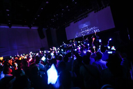 「Stardust Fantasia」を披露する3B junior。（撮影：笹森健一）