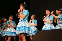 ファンに挨拶するうらん（手前）（撮影：笹森健一）