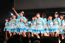 「勇気のシルエット」を披露する3B junior。（撮影：笹森健一）