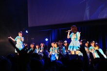 「勇気のシルエット」を披露する3B junior。（撮影：笹森健一）