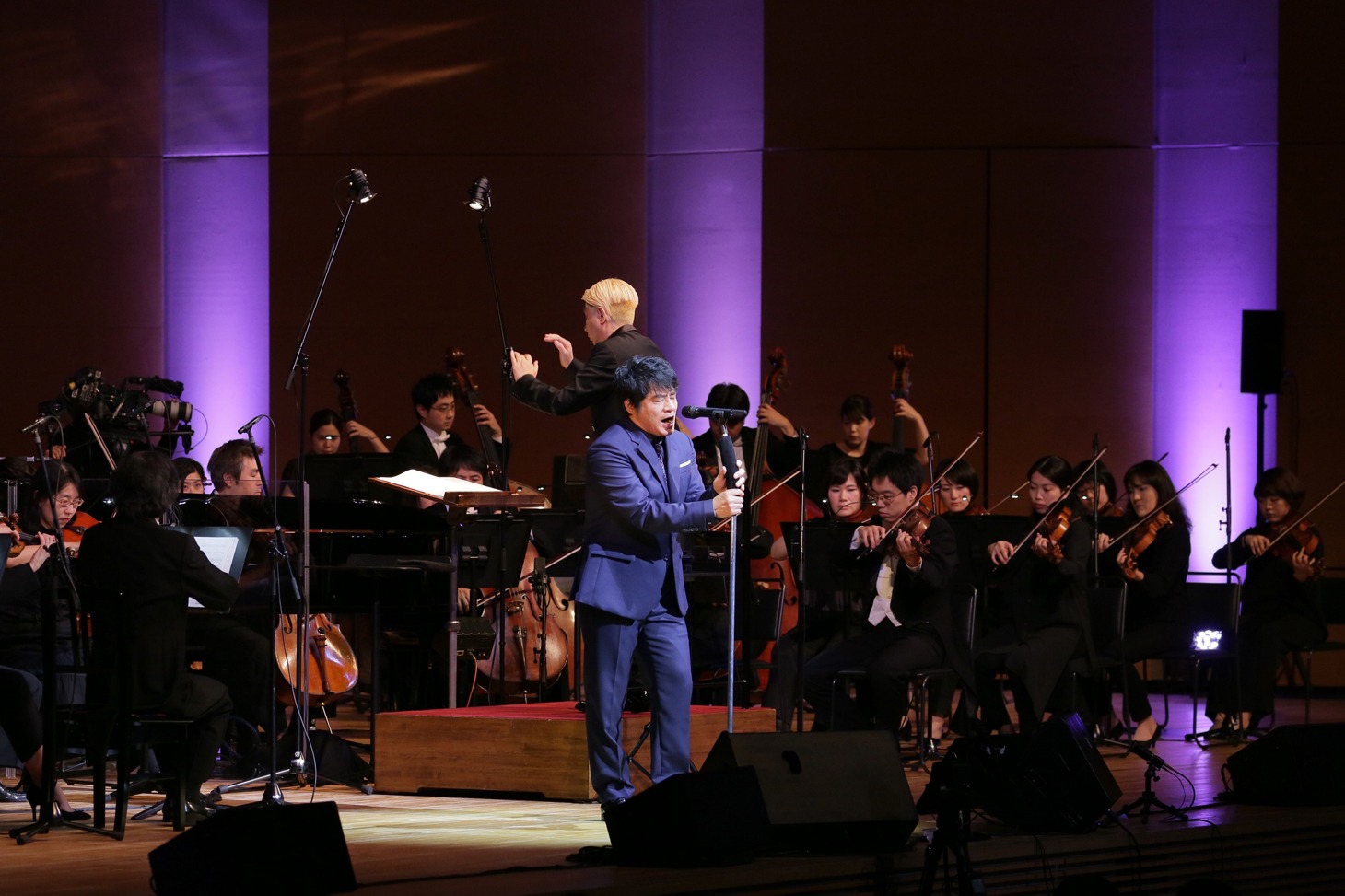「billboard classics ASKA PREMIUM SYMPHONIC CONCERT 2018 -THE PRIDE-」初日の東京国際フォーラム公演の様子。