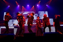 iKON（写真提供：エイベックス）