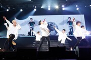 iKON（写真提供：エイベックス）