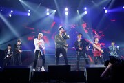 iKON（写真提供：エイベックス）