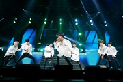 iKON（写真提供：エイベックス）