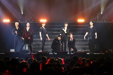 iKON（写真提供：エイベックス）