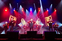 iKON（写真提供：エイベックス）