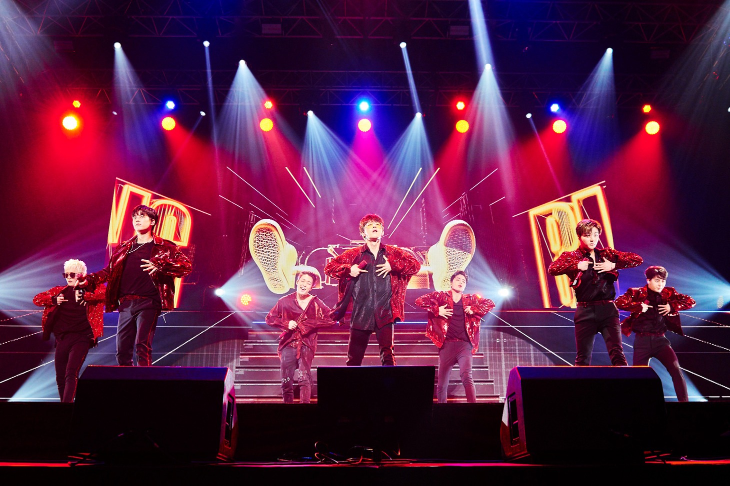iKON（写真提供：エイベックス）