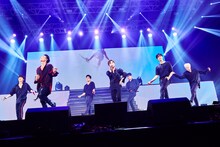 iKON（写真提供：エイベックス）