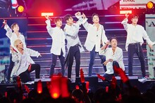 iKON（写真提供：エイベックス）