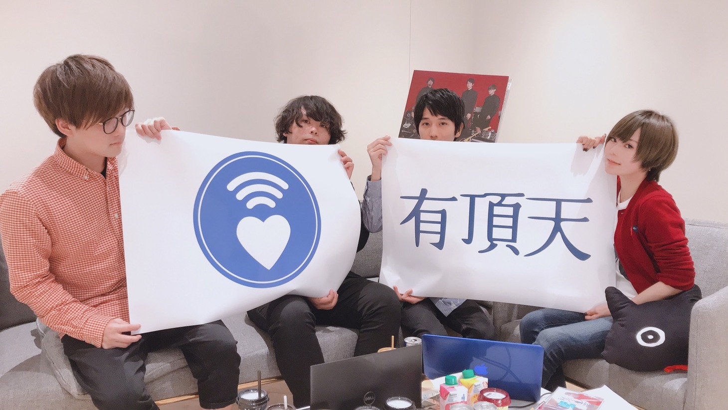 LINE LIVE「#秘密にしといて LINE LIVE」の様子。