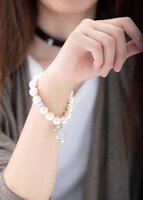 yoshikittyシャインパールブレス装着のイメージ画像。