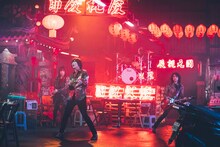 THE YELLOW MONKEY「天道虫」ミュージックビデオのワンシーン。