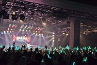 ミントグリーンのペンライトで染まったYokohama Bay Hall。