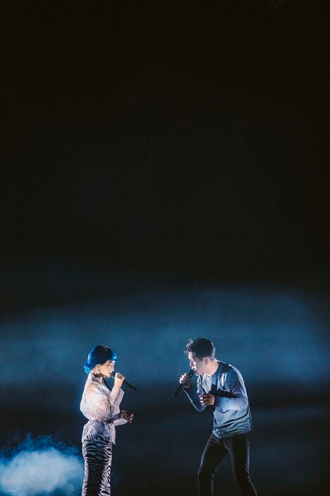 左からコムアイ(水曜日のカンパネラ)、池貝峻(yahyel)。(撮影:トキ)