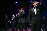 8月に東京・JZ Brat Sound of Tokyoで行われた「夏の“踊らないワンマン2018”～豪華なフルバンド編成！生演奏でお届けします～」の様子。（撮影：牛島康介）