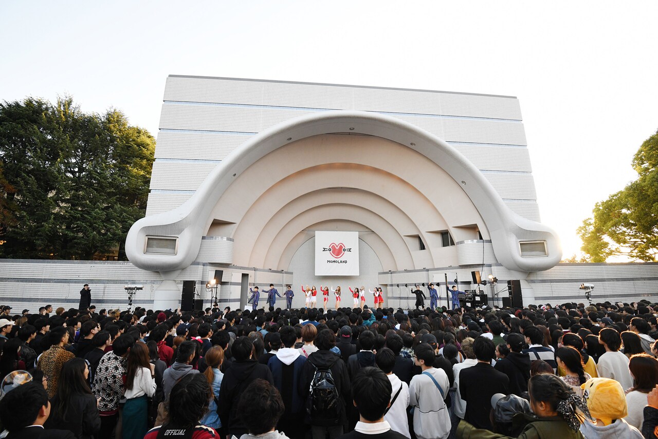 MOMOLAND、RADIO FISHと一緒に「BAAM」ダンス