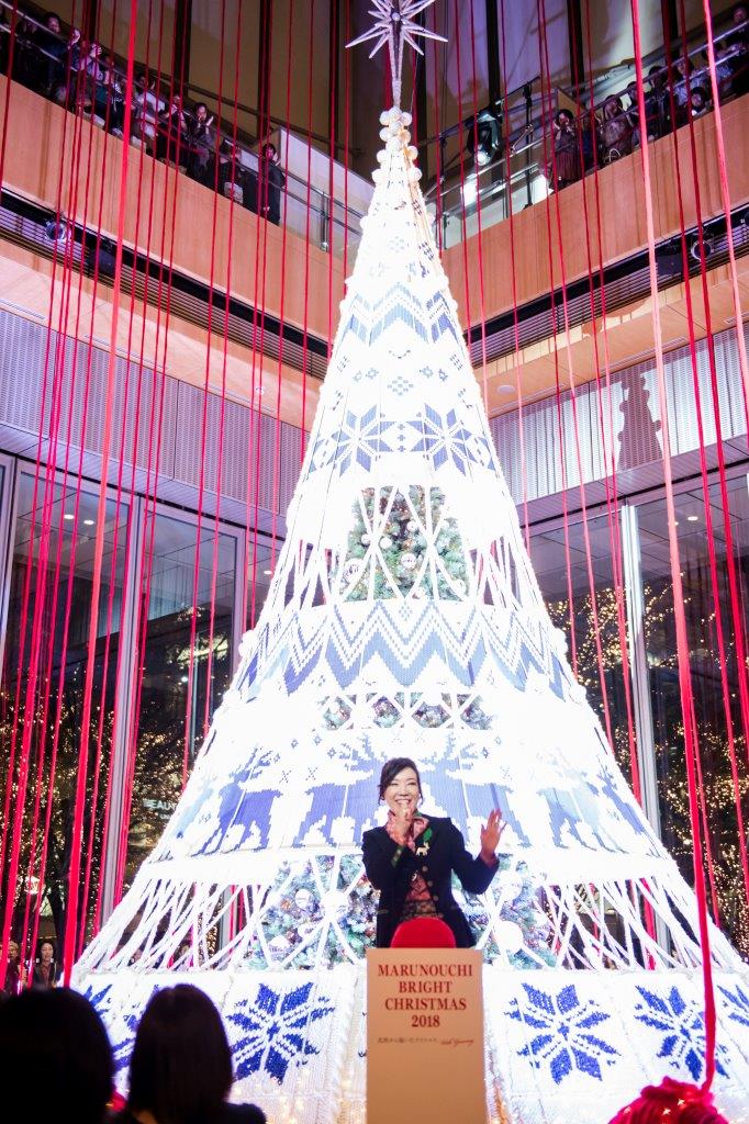 クリスマスツリー点灯式に登場した松任谷由実。