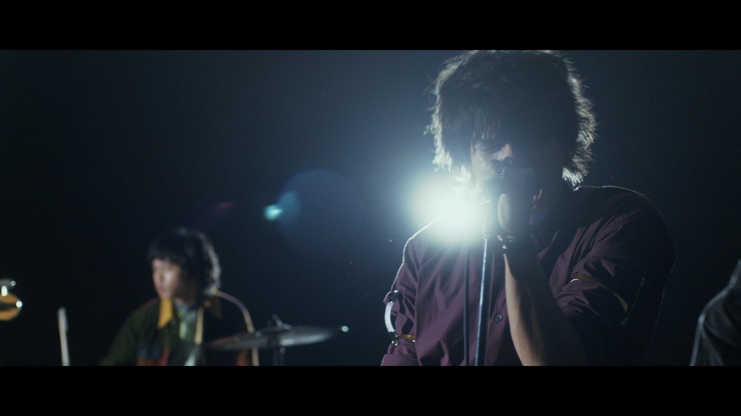 OKAMOTO'S「Dreaming Man」ミュージックビデオのワンシーン。