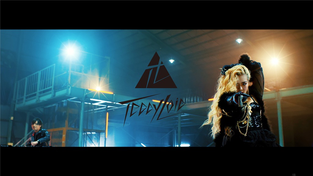 TeddyLoid「You Made Me feat. ちゃんみな」ミュージックビデオのワンシーン。