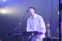 高橋海（Vo, Key）（Photo by Kousuke Ito）