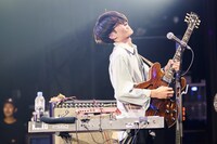 高橋健介（G, Syn）（Photo by Kousuke Ito）