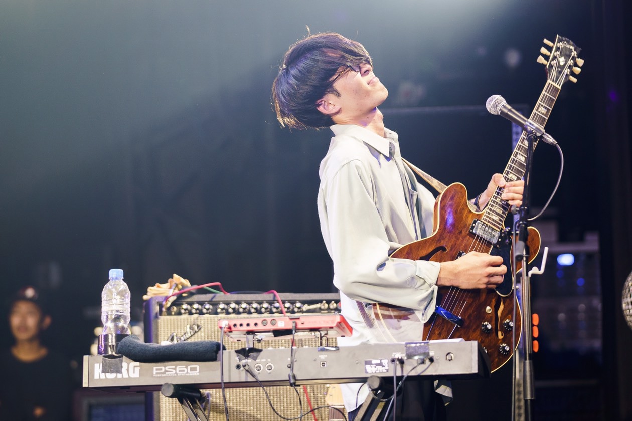 高橋健介（G, Syn）（Photo by Kousuke Ito）