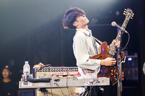 高橋健介（G, Syn）（Photo by Kousuke Ito）