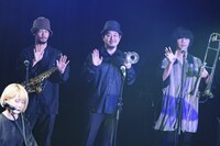 左から村上大輔（Sax）、チャンケン（Tp）、NAPPI（Tb）。（Photo by Kousuke Ito）