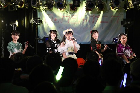 「ロッカジャポニカ ワンマン特別学習 ～ロジャポの脳の中～ 振替公演」の様子。（撮影：笹森健一）