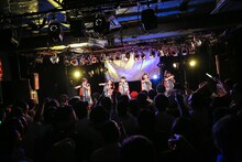 「ロッカジャポニカ ワンマン特別学習 ～ロジャポの脳の中～ 振替公演」の様子。（撮影：笹森健一）