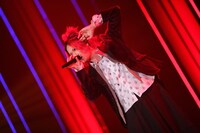 人気画像42位は「まふまふ『ひきフェス』初日でそらるの口にケーキのプレゼント」より、あらき。（撮影：小松陽祐［ODD JOB］、川田洋司［mosa］、堀卓朗［ELENORE］、釘野孝宏）