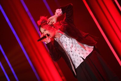 人気画像1位は「まふまふ『ひきフェス』初日でそらるの口にケーキのプレゼント」より、あらき。